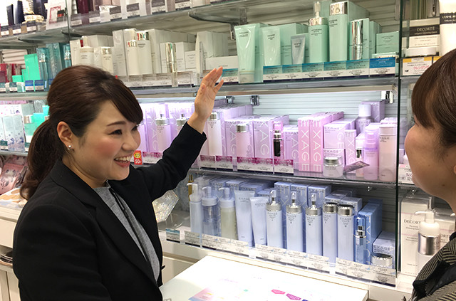 夏目 枝里果 アマノ 採用ページ 薬剤師 総合職 ビューティーアドバイザー